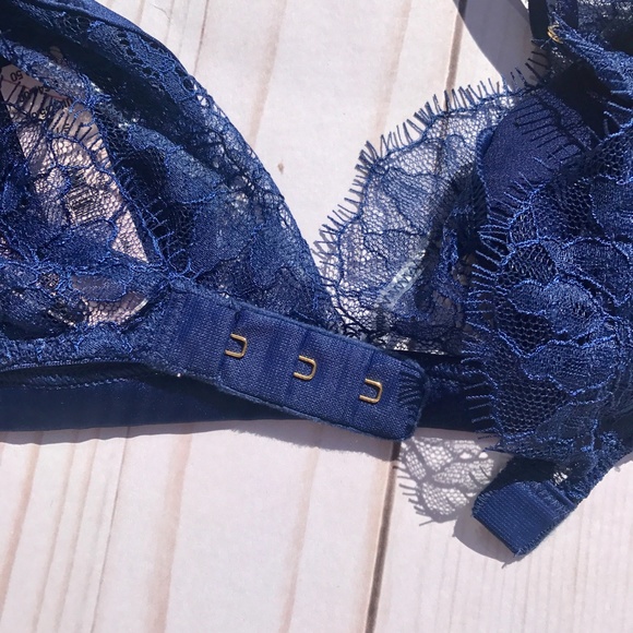 2/$25 ❤️ NWT Victoria’s Secret Silky Triangle Bra - Picture 3 of 3